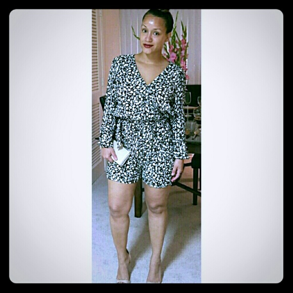 WWW Gorgeous Floral Print Romper - Picture 2 of 7